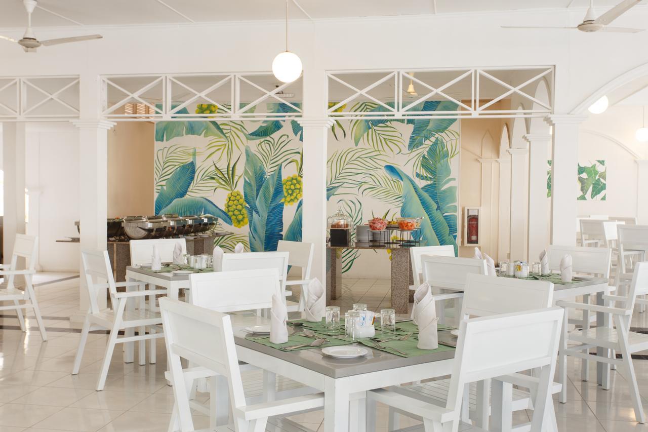 אדו אטול Equator Village Resort מראה חיצוני תמונה